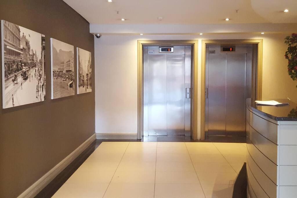 Apartamento Four Seasons 818- Spacious Cbd Studio - Onsite Parking, Gym & Rooftop Pool Ciudad del Cabo Exterior foto