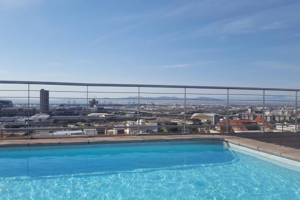 Apartamento Four Seasons 818- Spacious Cbd Studio - Onsite Parking, Gym & Rooftop Pool Ciudad del Cabo Exterior foto