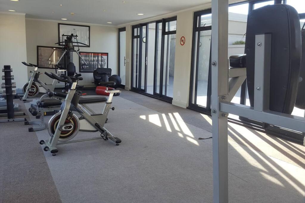 Apartamento Four Seasons 818- Spacious Cbd Studio - Onsite Parking, Gym & Rooftop Pool Ciudad del Cabo Exterior foto