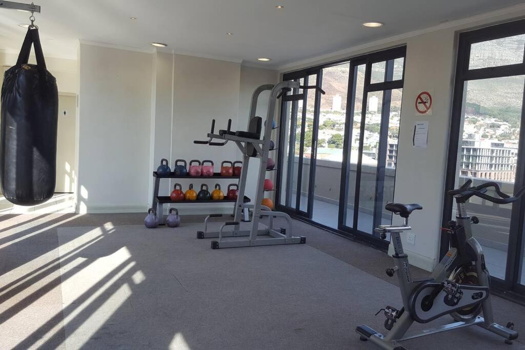 Apartamento Four Seasons 818- Spacious Cbd Studio - Onsite Parking, Gym & Rooftop Pool Ciudad del Cabo Exterior foto